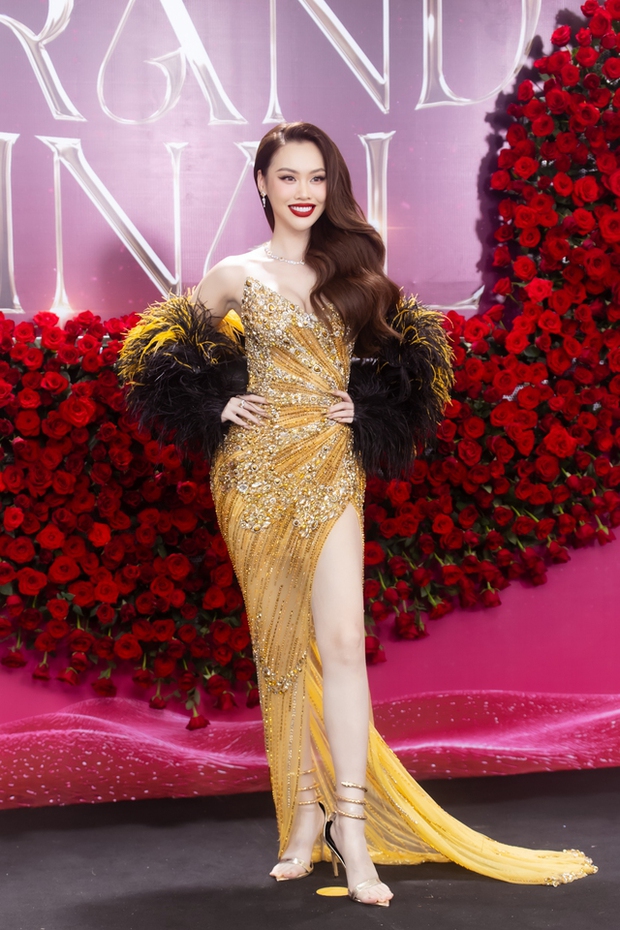 Thảm đỏ Chung kết Miss Grand International: Thùy Tiên chiếm spotlight, mỹ nhân Việt đọ sắc cùng dàn hậu quốc tế - Ảnh 7.