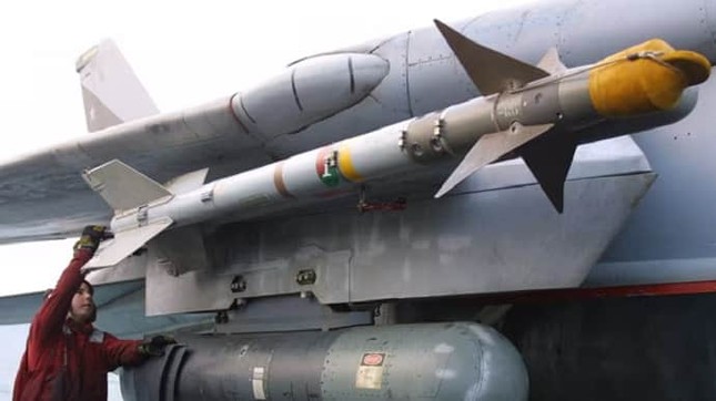 Ukraine biến tên lửa không đối không AIM-9 của Mỹ thành tên lửa đất đối không - Ảnh 1.