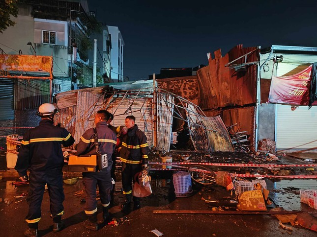 Cháy lớn tại Hà Nội, bốn người thương vong - Ảnh 6.