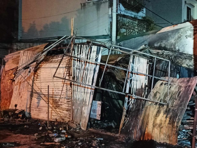 Cháy lớn tại Hà Nội, bốn người thương vong - Ảnh 5.