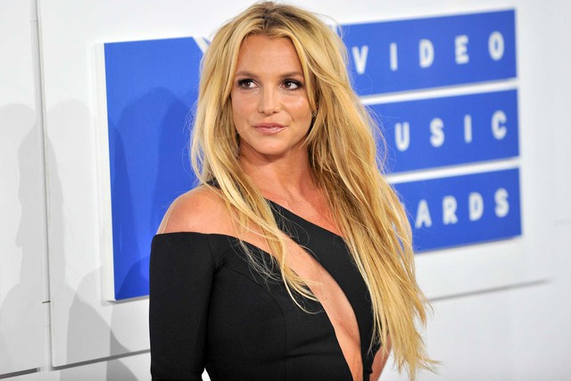 Vung hàng tỷ đồng phẫu thuật để được giống Britney Spears, ngoại hình của fan cuồng một thời bây giờ ra sao? - Ảnh 3.