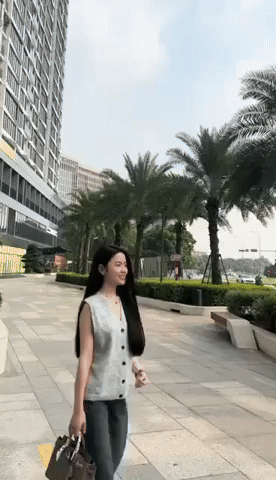 Quang Hải quay bạn gái Chu Thanh Huyền nhưng quên dùng app, liệu có khác so với ảnh tự đăng - Ảnh 1.