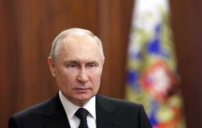 Tổng thống Vladimir Putin: Vũ khí đang được buôn lậu từ Ukraine sang Nga - Ảnh 1.