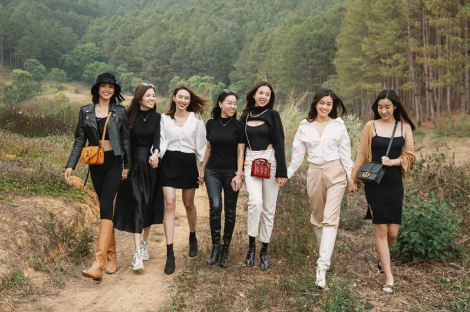 Hoa hậu Thùy Tiên - Đỗ Mỹ Linh và hội mỹ nhân tụ họp, khung hình ngập visual khủng - Ảnh 4.