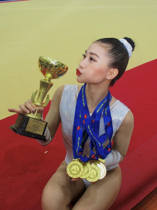  Ngắm nhan sắc của nữ VĐV quyến rũ nhất Việt Nam vừa giành huy chương vàng  - Ảnh 1.