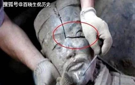 Đội quân đất nung mộ Tần Thủy Hoàng được tạo ra thế nào? Sau khi một bức tượng nứt vỡ, đáp án mới hé mở - Ảnh 6.