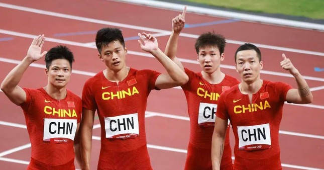 Đang đấu Asiad, VĐV Trung Quốc lại được trao HCV... Olympic - Ảnh 1.