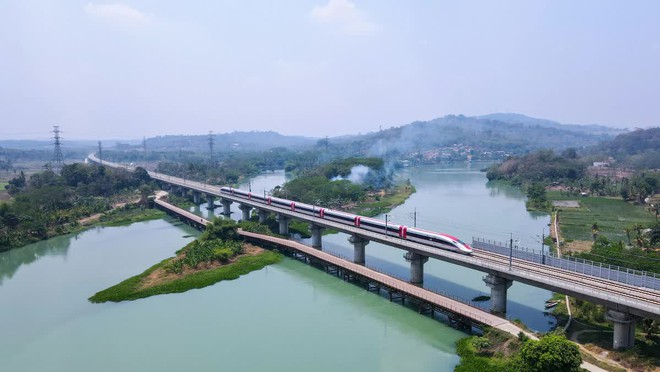 Trung Quốc làm đường sắt cao tốc cho Indonesia giá hơn 50 triệu USD/km - Ảnh 1.