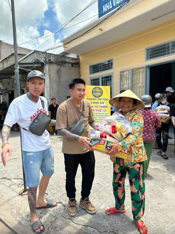 18 tuổi bỏ ngành Y làm thợ xăm dạo, 12 năm sau 9x đạt thành tích đáng ngưỡng mộ - Ảnh 1.