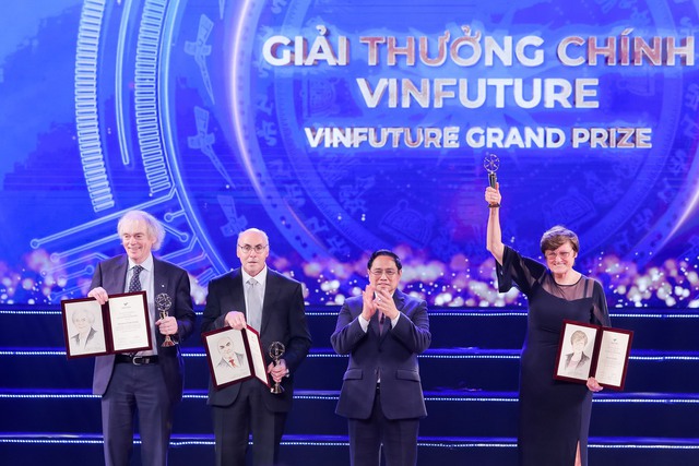 Chủ nhân giải 70 tỷ từ VinFuture đoạt Nobel 2023: “Tôi từng nghĩ mình không đủ thông minh” - Ảnh 3.