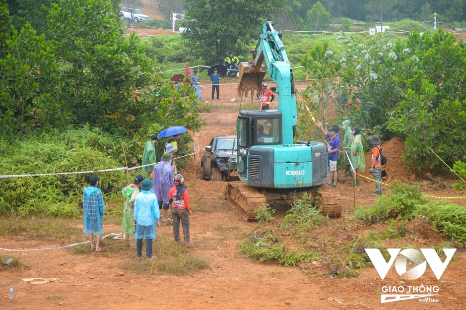 Thót tim những cú lật xe tại Giải đua xe Ô tô địa hình Việt Nam 2023 - Ảnh 15.