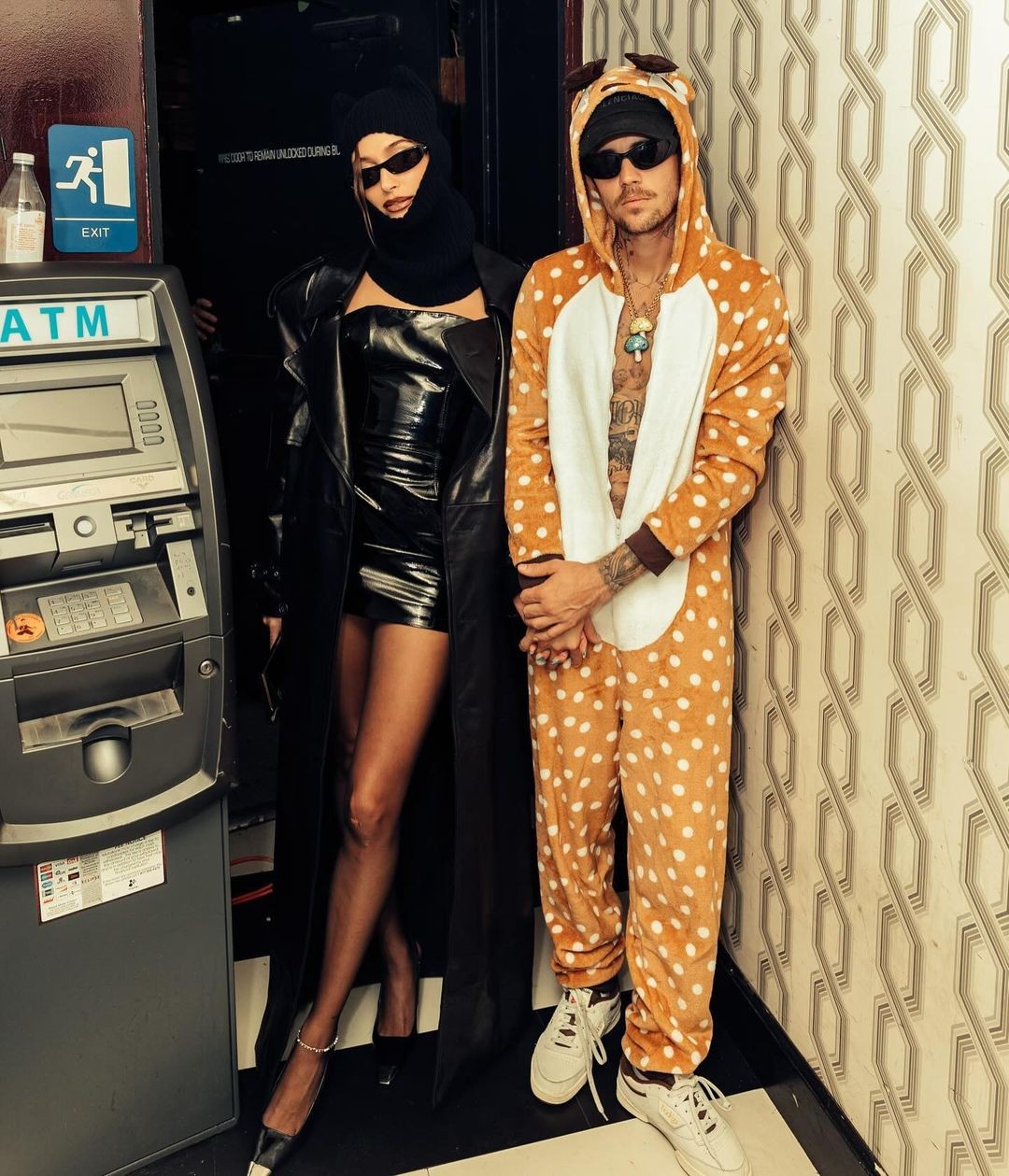 Ảnh nội y của vợ Justin Bieber trong dịp Halloween gây bão mạng - Ảnh 13.