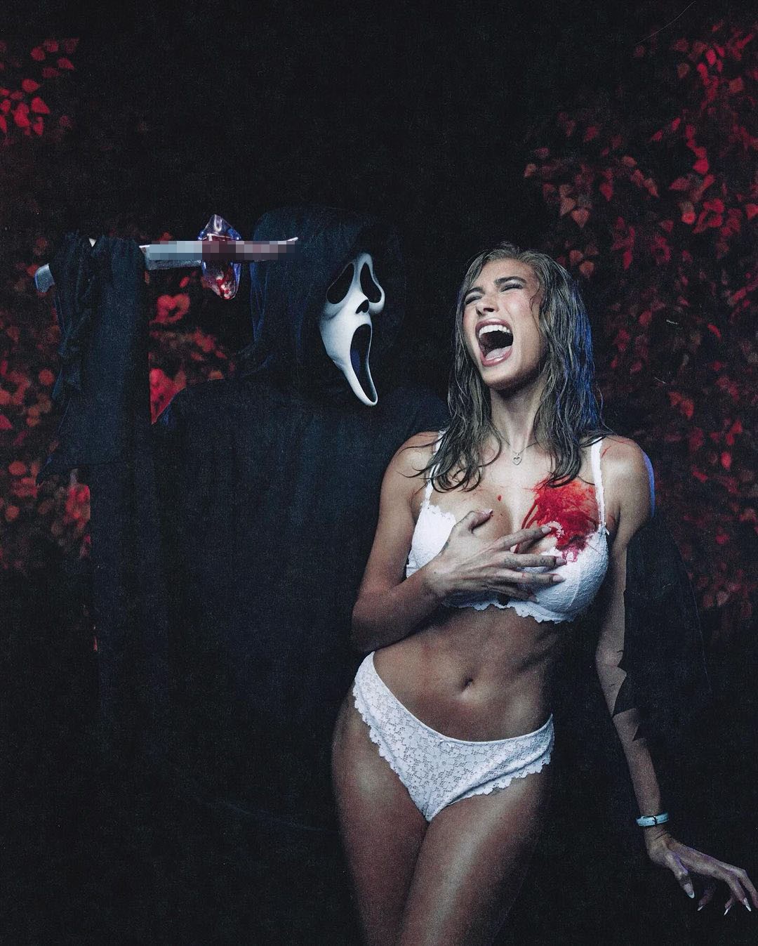 Ảnh nội y của vợ Justin Bieber trong dịp Halloween gây bão mạng - Ảnh 7.