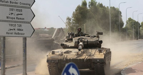 Thủ tướng Israel bác bỏ ngừng bắn, xe tăng cắt đôi dải Gaza - Ảnh 1.