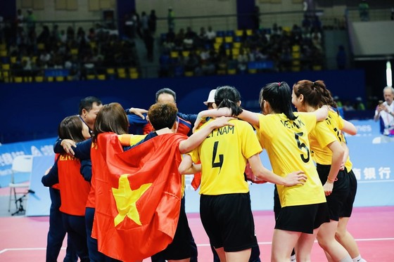 Đoàn thể thao Việt Nam thưởng “nóng” ngay 400 triệu đồng cho đội cầu mây nữ giành HCV - Ảnh 2.