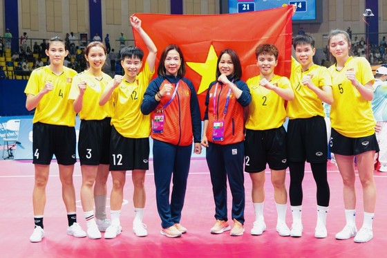Đoàn thể thao Việt Nam thưởng “nóng” ngay 400 triệu đồng cho đội cầu mây nữ giành HCV - Ảnh 1.