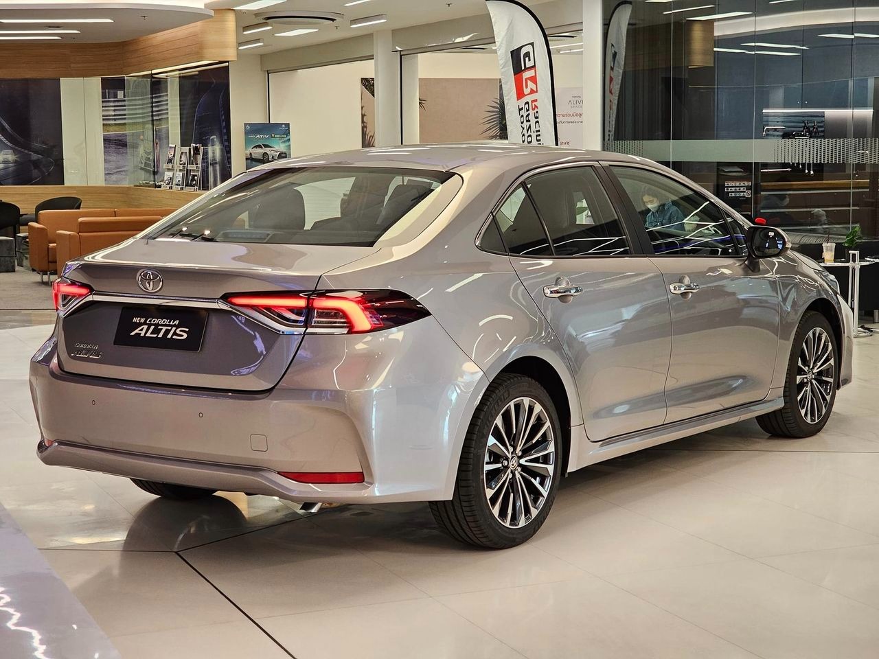 Toyota Corolla Altis 2023 ra mắt Việt Nam: Giá từ 725 triệu, thêm trang bị top phân khúc, thêm sức cạnh tranh trước Civic, Elantra - Ảnh 8.