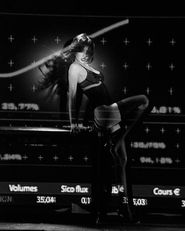 HOT: Lisa tự tay đăng ảnh ở Crazy Horse, tạo hình đúng là “cháy” như lời đồn!