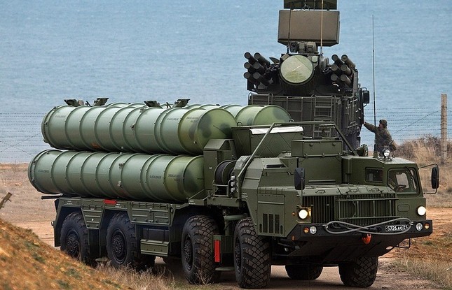 Ukraine nói máy bay không người lái nhắm trúng tổ hợp rồng lửa S-400 của Nga - Ảnh 1.