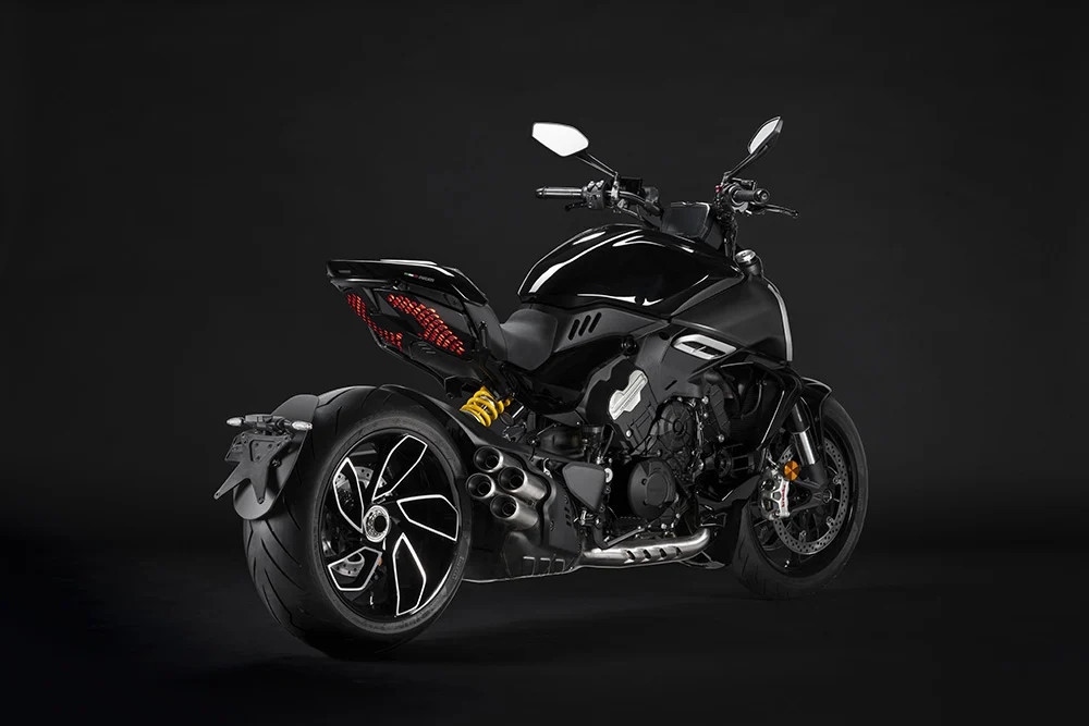 Cận cảnh Ducati Diavel V4 2024 giá từ 920 triệu đồng - Ảnh 4.