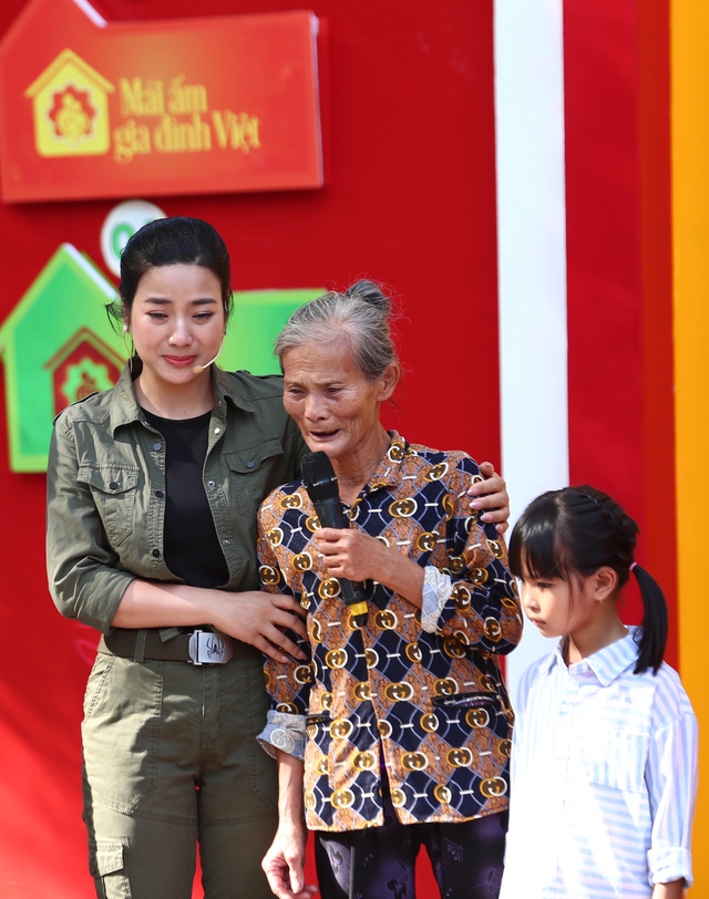 MC Quyền Linh: Phải đi quay hình giữa nắng 40 độ không dám nghỉ, tự bỏ tiền túi cho hoàn cảnh khó khăn - Ảnh 4.