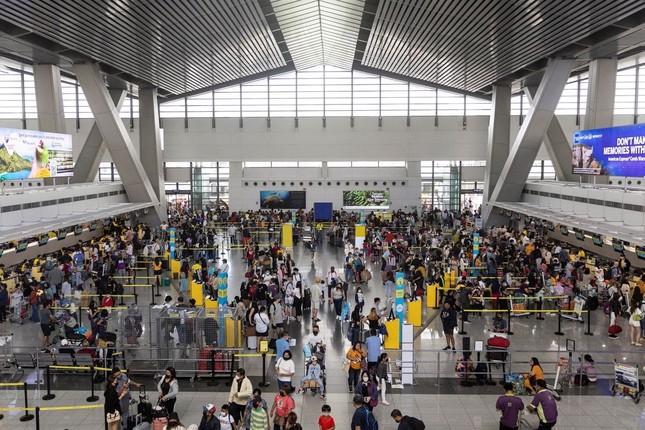 Philippines đặt sân bay trong tình trạng báo động vì lời đe doạ máy bay sẽ nổ tung - Ảnh 1.