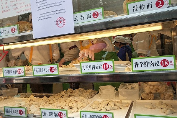 Thịt họ dùng đã 6 tháng tuổi, bột thì phân nửa - Chuỗi nhà hàng bán đồ sốt dẻo, đang lên ở Trung Quốc bất ngờ hứng gạch đá? - Ảnh 5.