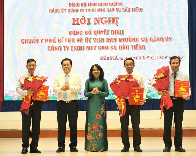 Bổ nhiệm, chuẩn y nhân sự Tổng Giám đốc và Phó Bí thư Đảng ủy Công ty Cao su Dầu Tiếng - Ảnh 1.