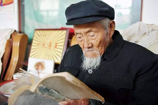 Cụ ông 106 tuổi nhưng chưa phải tốn 1 đồng chữa bệnh: Bí quyết không phải tập thể dục mà nhờ 5 thói quen này - Ảnh 1.