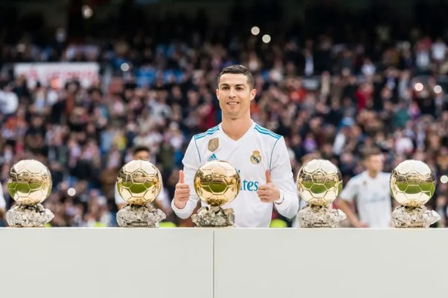  Những cầu thủ được đề cử Quả bóng vàng nhiều nhất lịch sử: Messi xếp sau Ronaldo  - Ảnh 8.