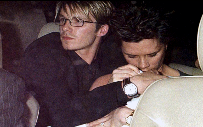 David Beckham buộc phải hồi sinh mạnh mẽ khi 75.000 người hát bài ca tục tĩu về Victoria - Ảnh 1.
