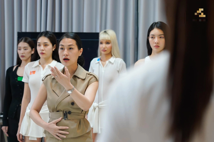 Kathy Uyên nói gì khi được mời làm cô giáo đặc biệt tại Hoa hậu Hoàn vũ Việt Nam 2023? - Ảnh 2.