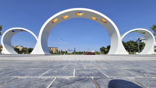 Mãn nhãn với công viên gần 100 tỷ sắp hoàn thiện chào mừng 20 năm thành lập quận Long Biên - Ảnh 5.