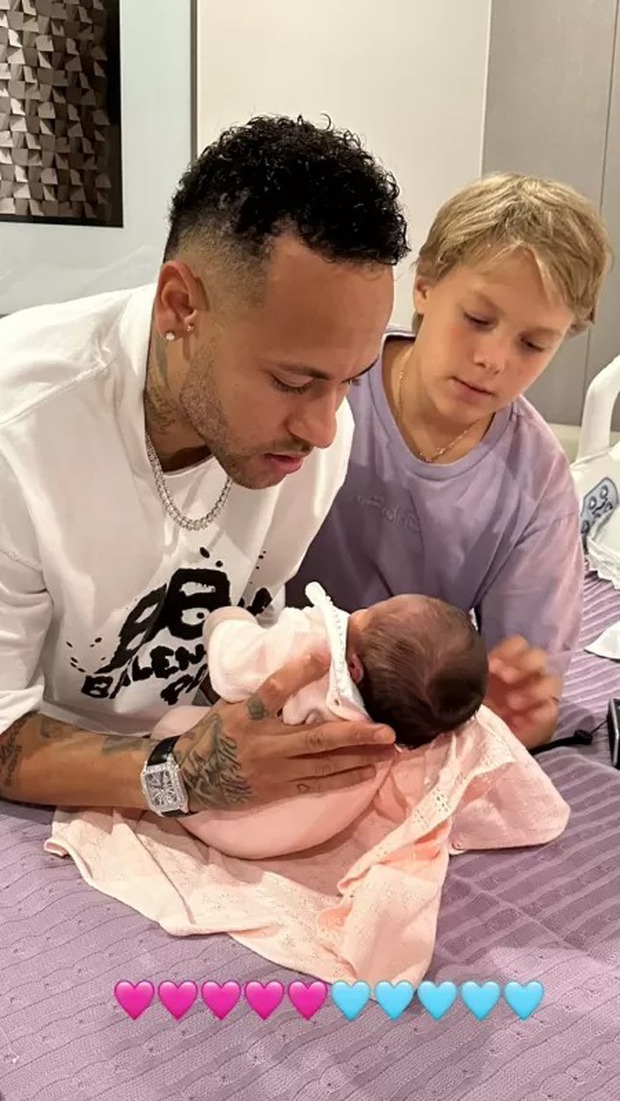 Neymar hạnh phúc bên người thân đón thiên thần nhỏ mới chào đời, đập tan nghi vấn rạn nứt với bạn gái người mẫu - Ảnh 4.