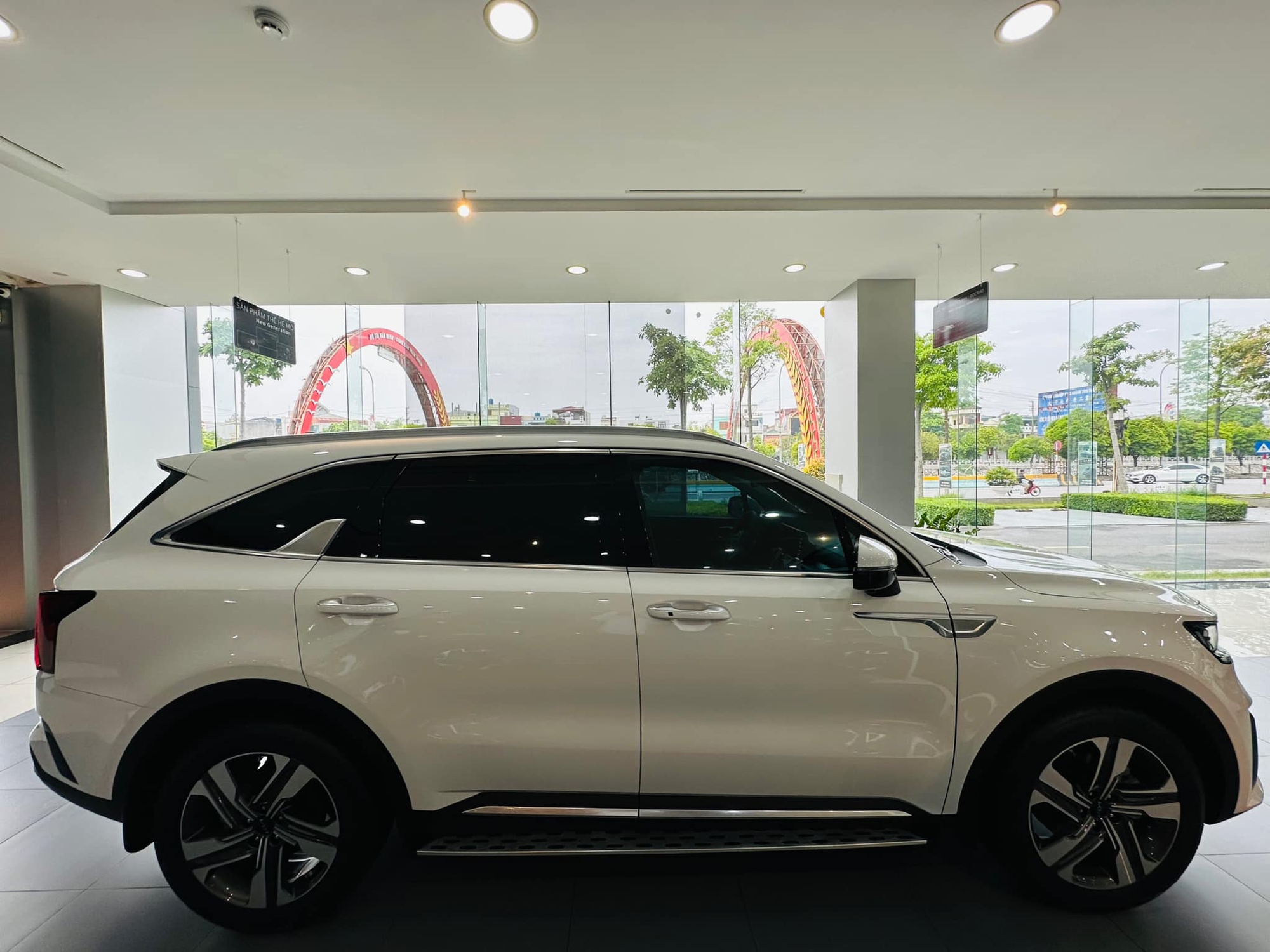 Đại lý xả kho Kia Sorento 2022 giảm gần 100 triệu, giá từ 939 triệu, thấp hơn hẳn Santa Fe - Ảnh 4.