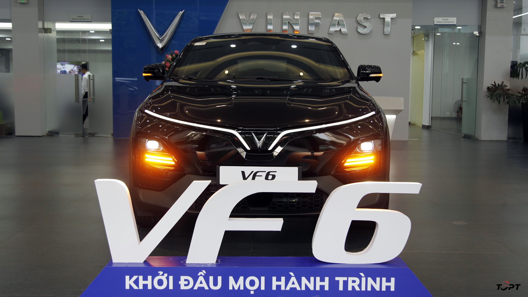 Diện kiến VinFast VF 6 trước ngày bàn giao: VF 6 Base và VF 6 Plus khác nhau như thế nào? - Ảnh 2.