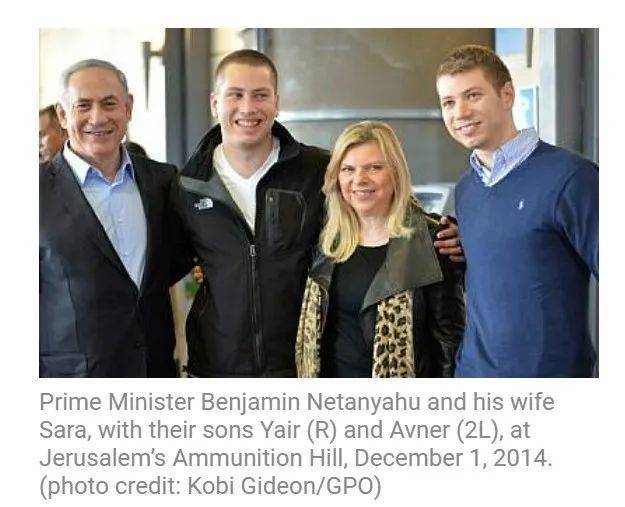 Giữa xung đột Israel-Hamas, vợ chồng Thủ tướng Netanyahu tiễn con trai ra tiền tuyến? - Ảnh 3.