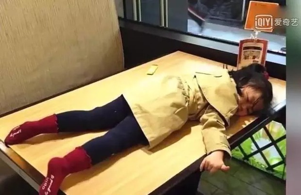 Sao nhí kiếm hợp đồng 3,3 tỷ nhưng bị cha mẹ coi là cỗ máy in tiền để nuôi em trai bây giờ thế nào? - Ảnh 8. Sao nhí kiếm hợp đồng 3,3 tỷ nhưng bị cha mẹ coi là cỗ máy in tiền để nuôi em trai bây giờ thế nào? - Ảnh 8.