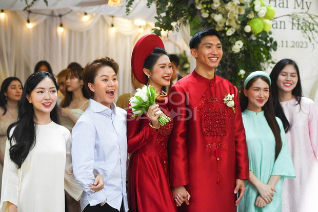 Đoàn Văn Hậu có hành động tinh tế 10 điểm khi đón nàng Doãn Hải My lên xe hoa tiền tỉ về Thái Bình - Ảnh 10.