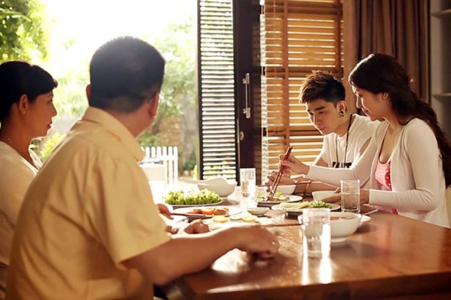 Lần đầu về ra mắt, cô gái ù té chạy khi nghe những tuyên bố của mẹ chồng tương lai - Ảnh 2.