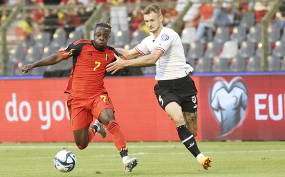 HLV tuyển Bỉ đánh giá cao cách Man.City sử dụng Doku - Ảnh 1.