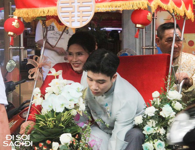  Hot: Nhà Đoàn Văn Hậu ngồi xích lô đưa lễ vật vào nhà Doãn Hải My ăn hỏi - Ảnh 2.