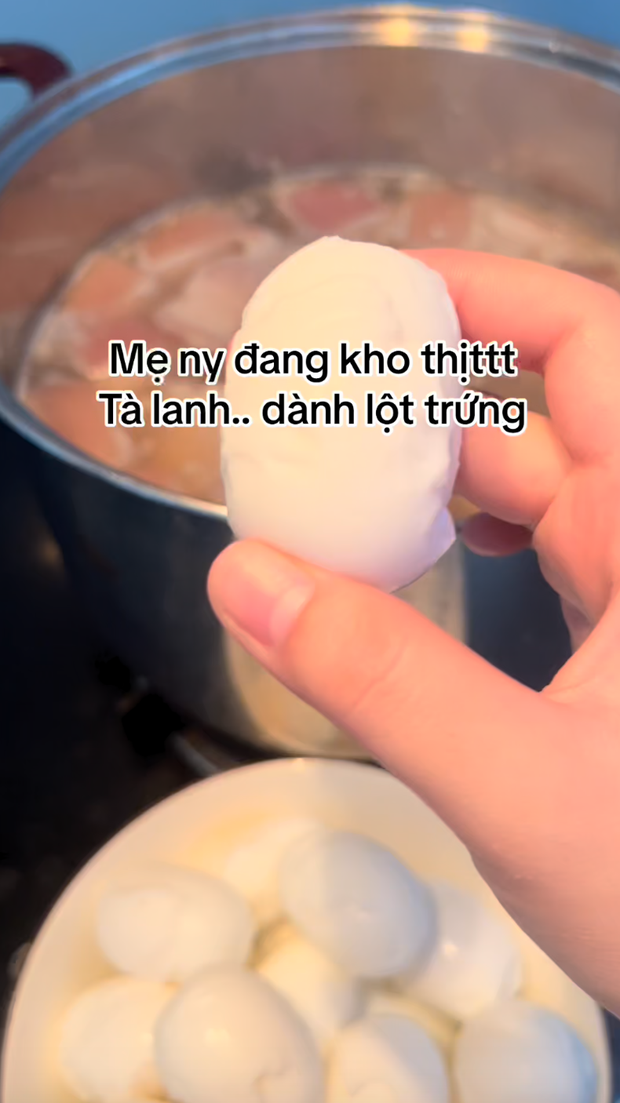 Nhanh nhảu giúp mẹ người yêu bóc trứng để làm món thịt kho trứng, cô gái nghẹn lời vì kết quả của chính mình - Ảnh 3.