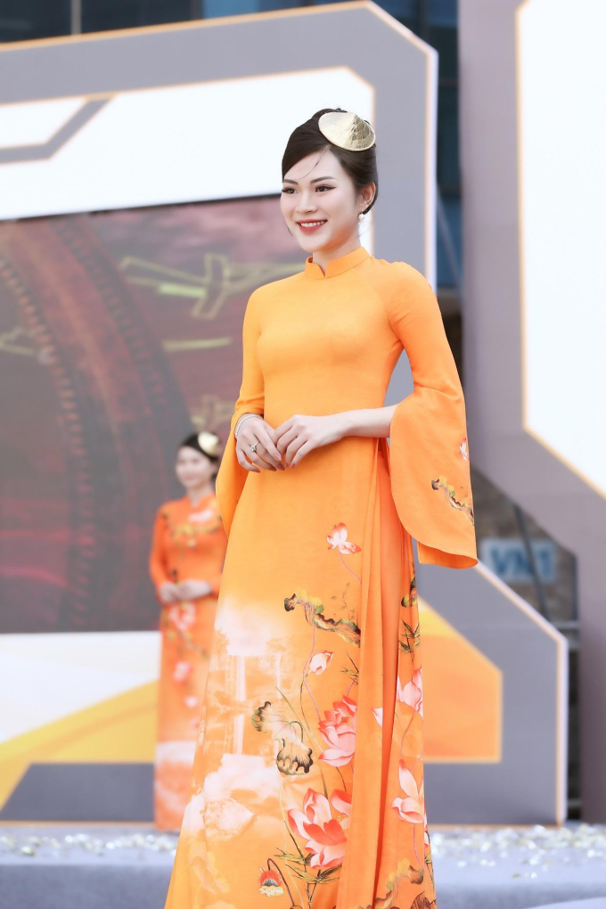 Người mẫu đặc biệt trình diễn bộ sưu tập áo dài mới của NTK Vũ Thảo Giang - Ảnh 5.