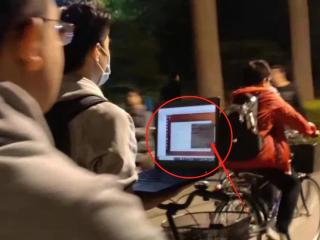 Bức ảnh chụp vô tình trong khuôn viên ĐH Thanh Hoa gây bão: Thành công hóa ra không bao giờ là ngẫu nhiên - Ảnh 1. Bức ảnh chụp vô tình trong khuôn viên ĐH Thanh Hoa gây bão: Thành công hóa ra không bao giờ là ngẫu nhiên - Ảnh 1.