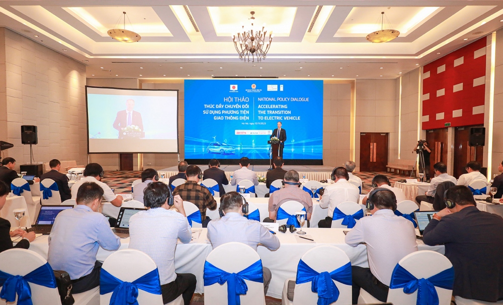 Giải pháp nào thúc đẩy chuyển đổi phương tiện giao thông điện tại Việt Nam? - Ảnh 1.