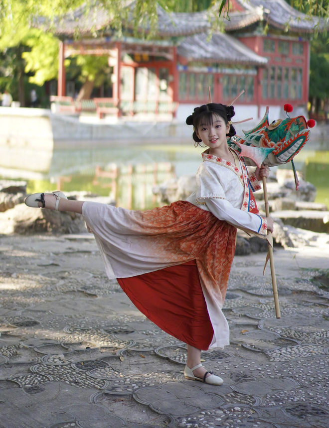 Sao nhí kiếm hợp đồng 3,3 tỷ nhưng bị cha mẹ coi là cỗ máy in tiền để nuôi em trai bây giờ thế nào? - Ảnh 6. Sao nhí kiếm hợp đồng 3,3 tỷ nhưng bị cha mẹ coi là cỗ máy in tiền để nuôi em trai bây giờ thế nào? - Ảnh 6.