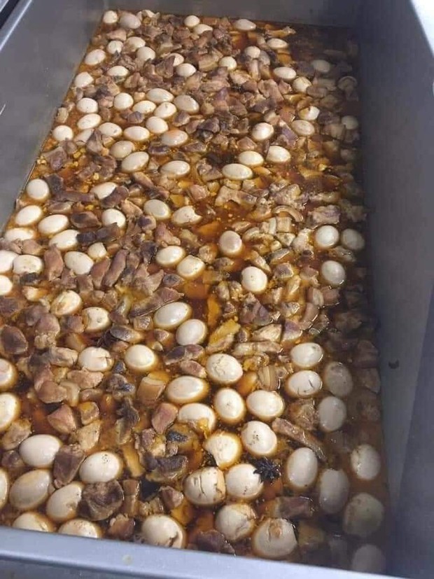 Nhanh nhảu giúp mẹ người yêu bóc trứng để làm món thịt kho trứng, cô gái nghẹn lời vì kết quả của chính mình - Ảnh 2.