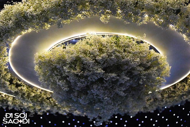 Chú rể Đoàn Văn Hậu được bố dặn dò kỹ lưỡng trước khi đi đón dâu, rạp cưới ngập tràn hoa tươi - Ảnh 9.