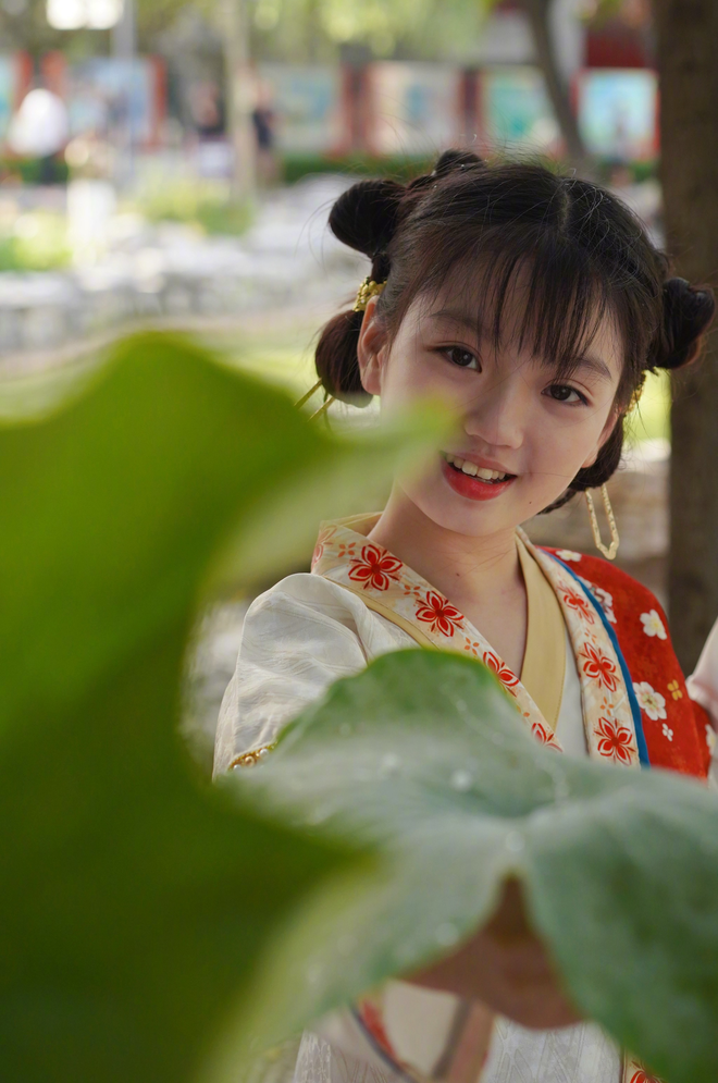 Sao nhí kiếm hợp đồng 3,3 tỷ nhưng bị cha mẹ coi là cỗ máy in tiền để nuôi em trai bây giờ thế nào? - Ảnh 5. Sao nhí kiếm hợp đồng 3,3 tỷ nhưng bị cha mẹ coi là cỗ máy in tiền để nuôi em trai bây giờ thế nào? - Ảnh 5.